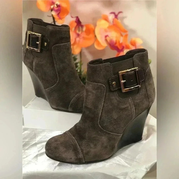 TORY BURCH "ADRIENNE" WOMEN'S BROWN SUEDE WEDGE ANKLE BOOTS SIZE 6 - Picture 1 of 12